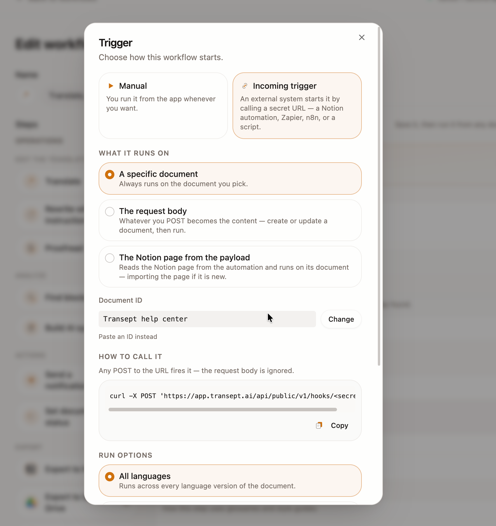Der Workflow-Builder mit einem geöffneten gespeicherten Workflow; die Trigger-Karte oben wurde von Manual auf Webhook umgestellt – beide Optionen sind auf dem Schalter sichtbar.
